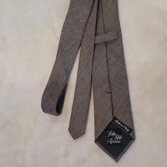 A nice Brown Woven Tie from Saks 5th Avenue - Picture 2 of 4
